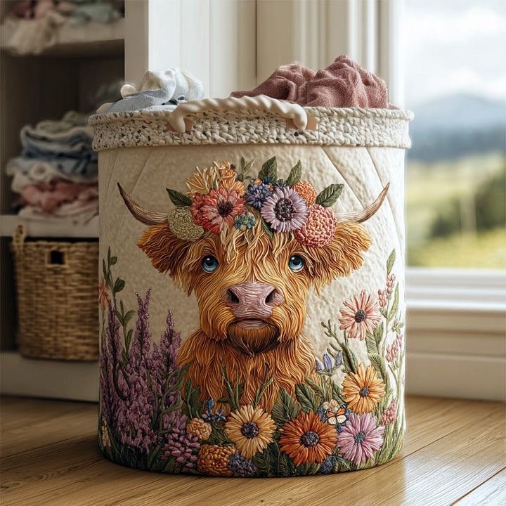 Cesta de Ropa Acolchada – con Vaca Highland y Flores NCU0PVL440